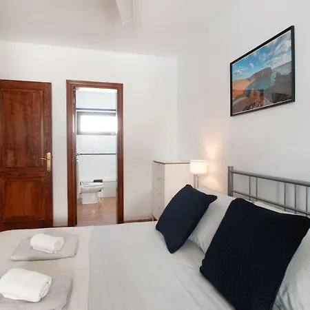 Semesterbostad Casa Marlay Spacious, Heated Pool, Bbq & Fast Wi-fi Only 15 Minutes Walk To Town Playa Blanca (Lanzarote)