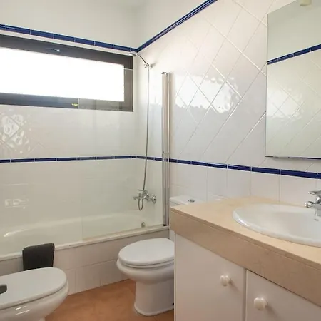 Casa Marlay Spacious, Heated Pool, Bbq & Fast Wi-fi Only 15 Minutes Walk To Town Semesterbostad Playa Blanca (Lanzarote)