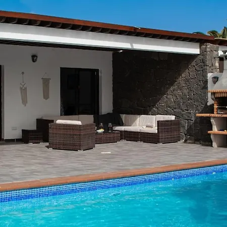 Semesterbostad Casa Marlay Spacious, Heated Pool, Bbq & Fast Wi-fi Only 15 Minutes Walk To Town