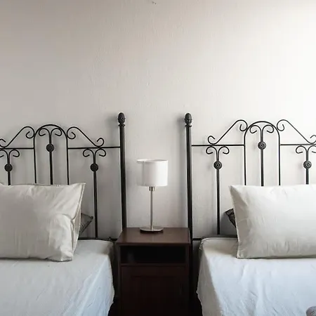 Semesterbostad Casa Marlay Spacious, Heated Pool, Bbq & Fast Wi-fi Only 15 Minutes Walk To Town
