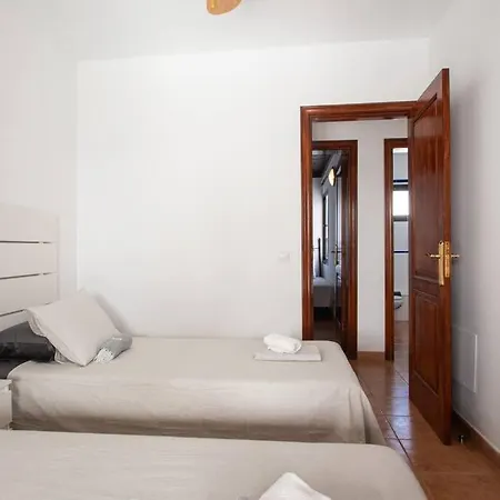 Casa Marlay Spacious, Heated Pool, Bbq & Fast Wi-fi Only 15 Minutes Walk To Town * 플라야블랑카