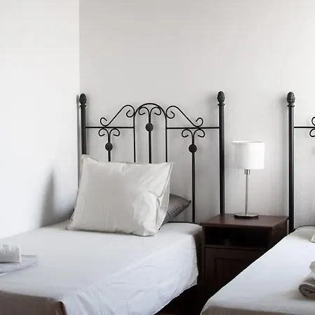 펜션 Casa Marlay Spacious, Heated Pool, Bbq & Fast Wi-fi Only 15 Minutes Walk To Town