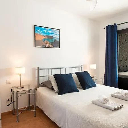 Casa Marlay Spacious, Heated Pool, Bbq & Fast Wi-fi Only 15 Minutes Walk To Town 플라야블랑카