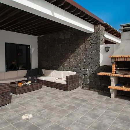 Casa Marlay Spacious, Heated Pool, Bbq & Fast Wi-fi Only 15 Minutes Walk To Town Holiday home