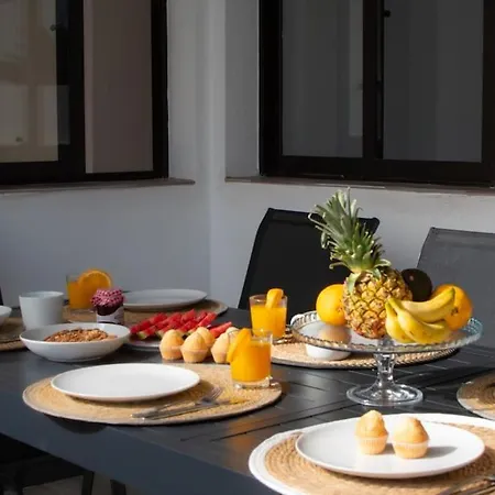 Casa Marlay Spacious, Heated Pool, Bbq & Fast Wi-fi Only 15 Minutes Walk To Town 플라야블랑카