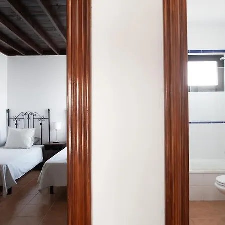 Casa Marlay Spacious, Heated Pool, Bbq & Fast Wi-fi Only 15 Minutes Walk To Town Playa Blanca (Lanzarote)