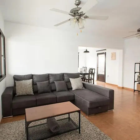 Holiday home Casa Marlay Spacious, Heated Pool, Bbq & Fast Wi-fi Only 15 Minutes Walk To Town *