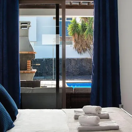 Casa Marlay Spacious, Heated Pool, Bbq & Fast Wi-fi Only 15 Minutes Walk To Town Holiday home *