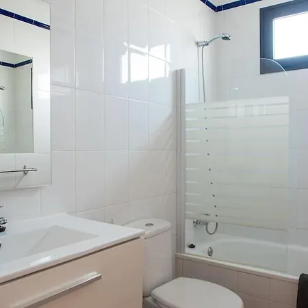 Casa Marlay Spacious, Heated Pool, Bbq & Fast Wi-fi Only 15 Minutes Walk To Town 플라야블랑카