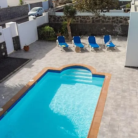 Casa Marlay Spacious, Heated Pool, Bbq & Fast Wi-fi Only 15 Minutes Walk To Town * Playa Blanca (Lanzarote)