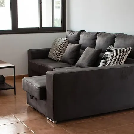 Casa Marlay Spacious, Heated Pool, Bbq & Fast Wi-fi Only 15 Minutes Walk To Town Holiday home Playa Blanca (Lanzarote)