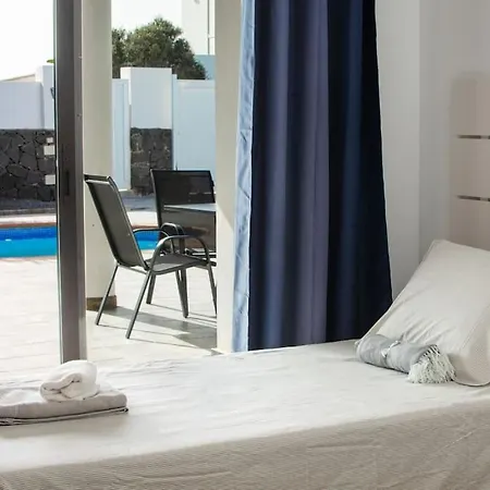 Casa Marlay Spacious, Heated Pool, Bbq & Fast Wi-fi Only 15 Minutes Walk To Town Holiday home Playa Blanca (Lanzarote)