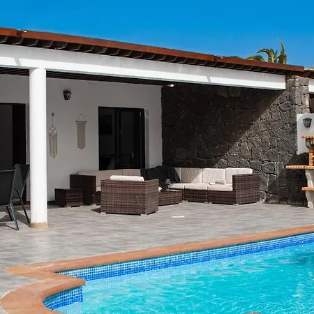 Casa Marlay Spacious, Heated Pool, Bbq & Fast Wi-fi Only 15 Minutes Walk To Town Playa Blanca (Lanzarote)