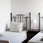 Nyaraló Casa Marlay Spacious, Heated Pool, Bbq & Fast Wi-fi Only 15 Minutes Walk To Town