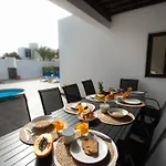 Nyaraló Casa Marlay Spacious, Heated Pool, Bbq & Fast Wi-fi Only 15 Minutes Walk To Town Playa Blanca