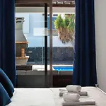Casa Marlay Spacious, Heated Pool, Bbq & Fast Wi-fi Only 15 Minutes Walk To Town Nyaraló *