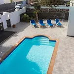 Casa Marlay Spacious, Heated Pool, Bbq & Fast Wi-fi Only 15 Minutes Walk To Town * Playa Blanca