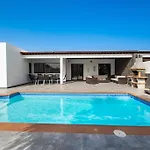 Nyaraló Casa Marlay Spacious, Heated Pool, Bbq & Fast Wi-fi Only 15 Minutes Walk To Town