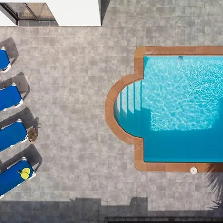 Semesterbostad Casa Marlay Spacious, Heated Pool, Bbq & Fast Wi-fi Only 15 Minutes Walk To Town Playa Blanca (Lanzarote)