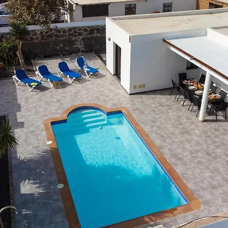 Semesterbostad Casa Marlay Spacious, Heated Pool, Bbq & Fast Wi-fi Only 15 Minutes Walk To Town