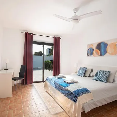 Casa Marlay Spacious, Heated Pool, Bbq & Fast Wi-fi Only 15 Minutes Walk To Town Semesterbostad