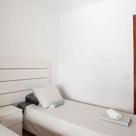 Casa Marlay Spacious, Heated Pool, Bbq & Fast Wi-fi Only 15 Minutes Walk To Town Semesterbostad