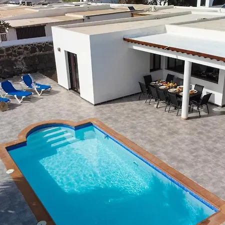 Semesterbostad Casa Marlay Spacious, Heated Pool, Bbq & Fast Wi-fi Only 15 Minutes Walk To Town *