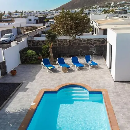 Casa Marlay Spacious, Heated Pool, Bbq & Fast Wi-fi Only 15 Minutes Walk To Town Semesterbostad *