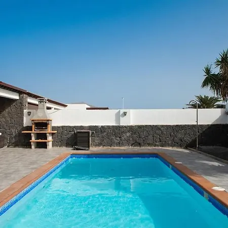 Casa Marlay Spacious, Heated Pool, Bbq & Fast Wi-fi Only 15 Minutes Walk To Town *