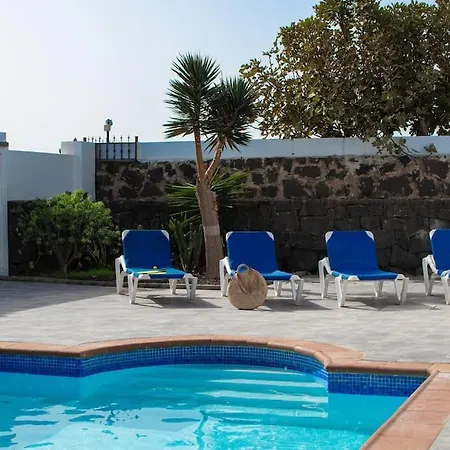 Casa Marlay Spacious, Heated Pool, Bbq & Fast Wi-fi Only 15 Minutes Walk To Town Semesterbostad *