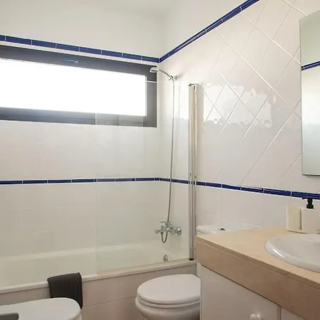 Semesterbostad Casa Marlay Spacious, Heated Pool, Bbq & Fast Wi-fi Only 15 Minutes Walk To Town