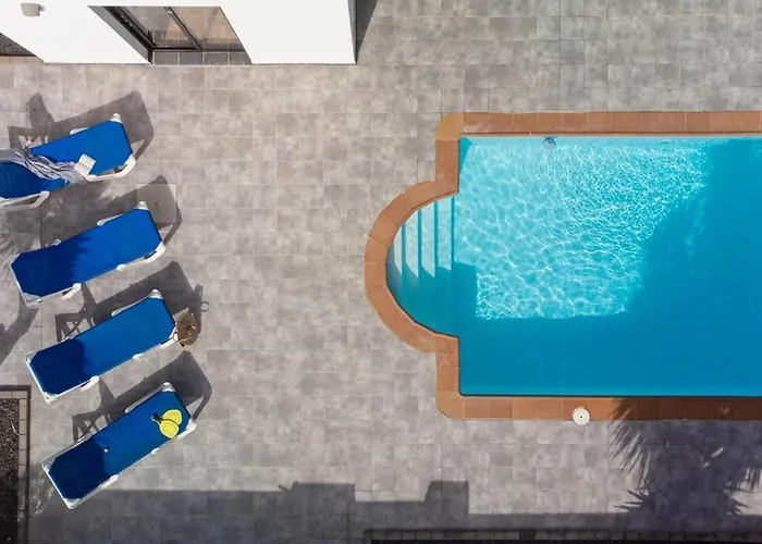 Feriehus Casa Marlay Spacious, Heated Pool, Bbq & Fast Wi-fi Only 15 Minutes Walk To Town Playa Blanca (Lanzarote)