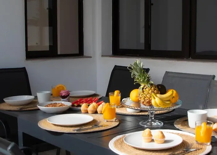 Casa Marlay Spacious, Heated Pool, Bbq & Fast Wi-fi Only 15 Minutes Walk To Town Playa Blanca (Lanzarote)