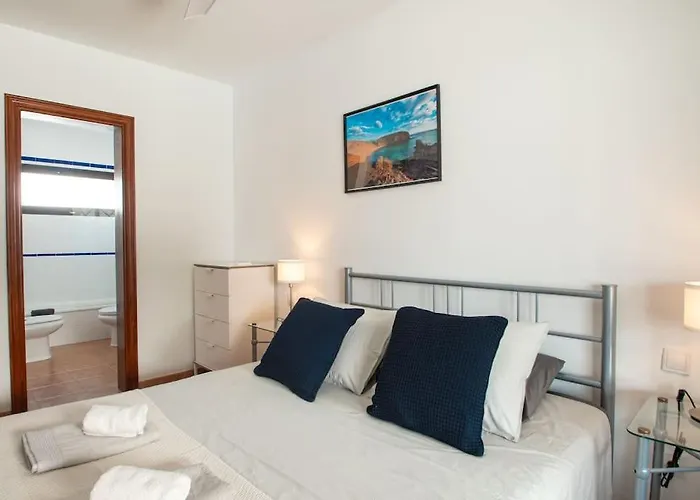 Feriehus Casa Marlay Spacious, Heated Pool, Bbq & Fast Wi-fi Only 15 Minutes Walk To Town