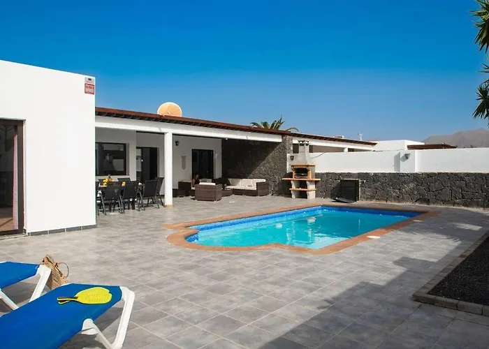Casa Marlay Spacious, Heated Pool, Bbq & Fast Wi-fi Only 15 Minutes Walk To Town Feriehus