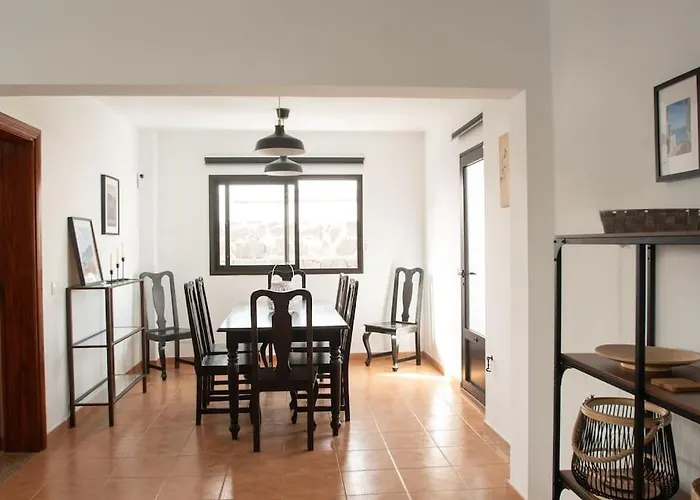 Casa Marlay Spacious, Heated Pool, Bbq & Fast Wi-fi Only 15 Minutes Walk To Town *