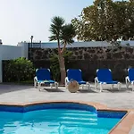 Casa Marlay Spacious, Heated Pool, Bbq & Fast Wi-fi Only 15 Minutes Walk To Town Casa vacanze *