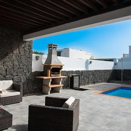 Casa Marlay Spacious, Heated Pool, Bbq & Fast Wi-fi Only 15 Minutes Walk To Town Casa vacanze